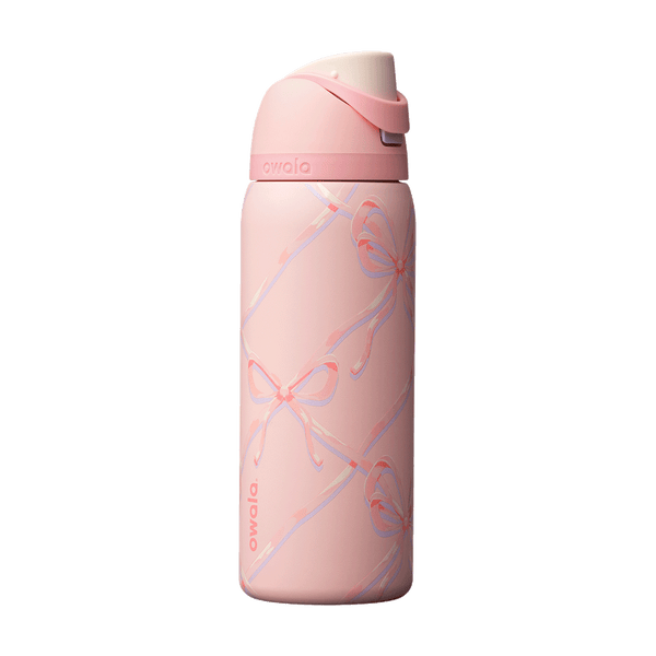 Owala FreeSip 32 oz Sugar Plum Fairy, botella rosa claro con lazos en tonos rosa, lila y crema, tapa rosa y botón crema